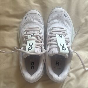 On Running The Roger Men's White Tennis Sneakers. Like new.
